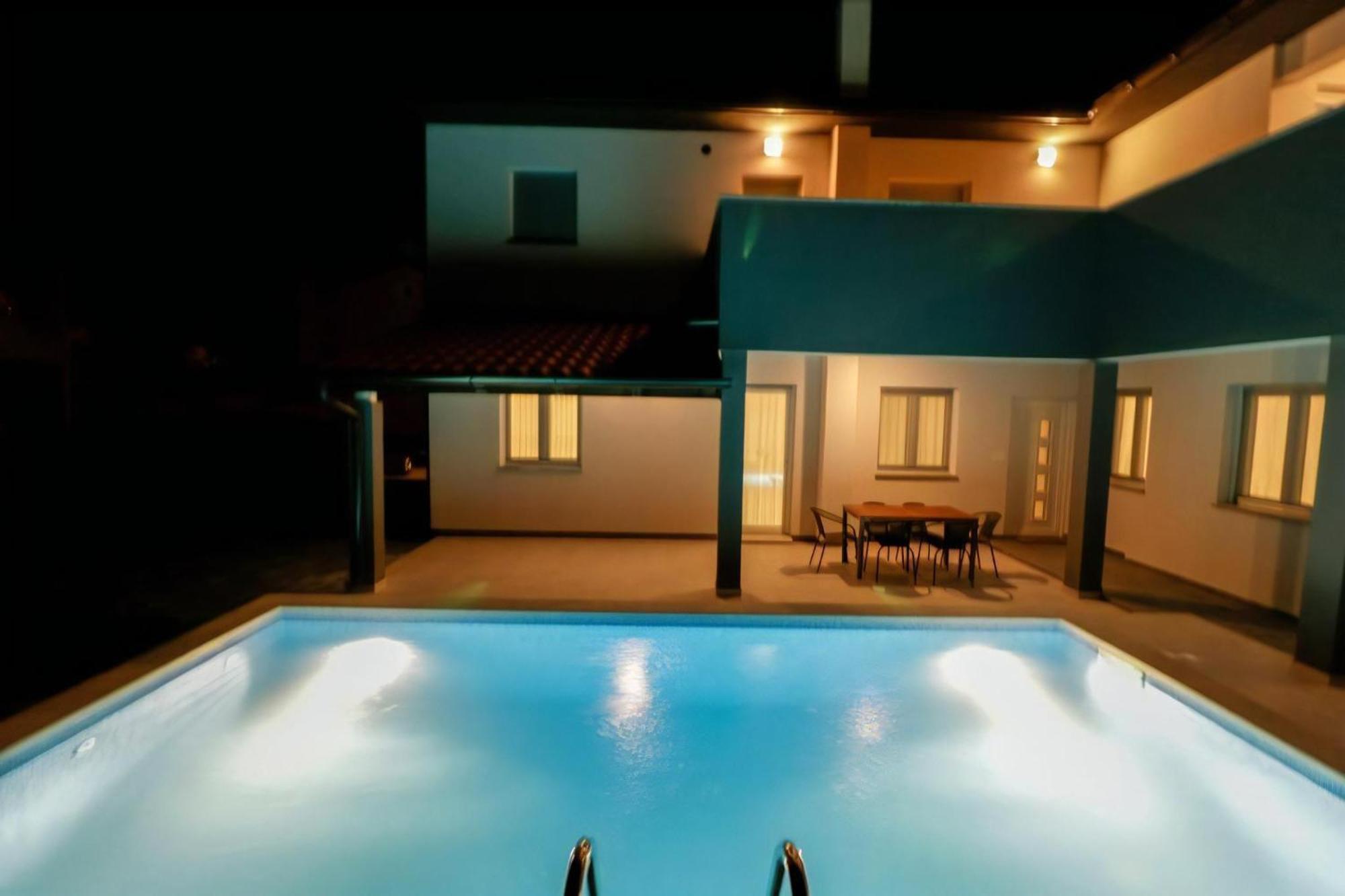 Villa Pikula Ferienwohnung Mit Gemeinsamem Pool Štinjan Buitenkant foto